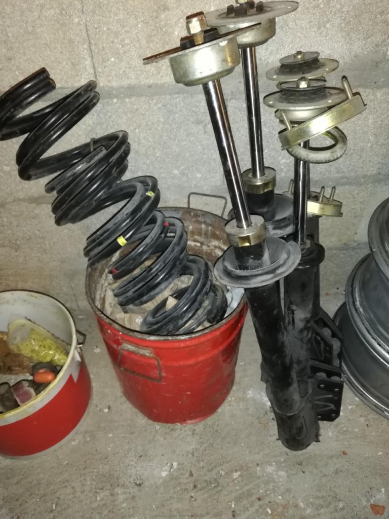 Ressorts ALFA ROMEO Alfa Romeo 164 164 LesAnciennes.com