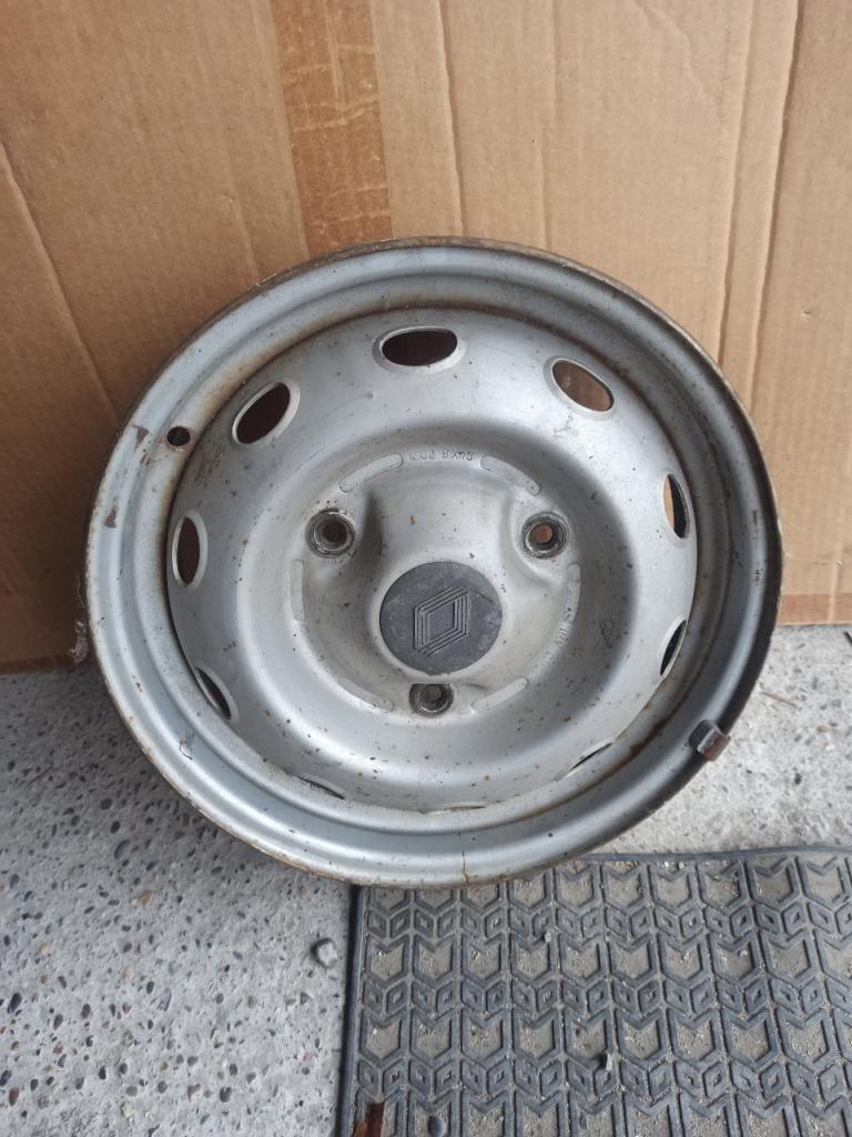 Jante RENAULT 4L (R4L) LesAnciennes.com