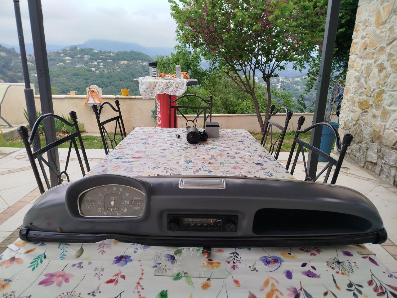 Tableau de bord RENAULT 4CV $ LesAnciennes.com