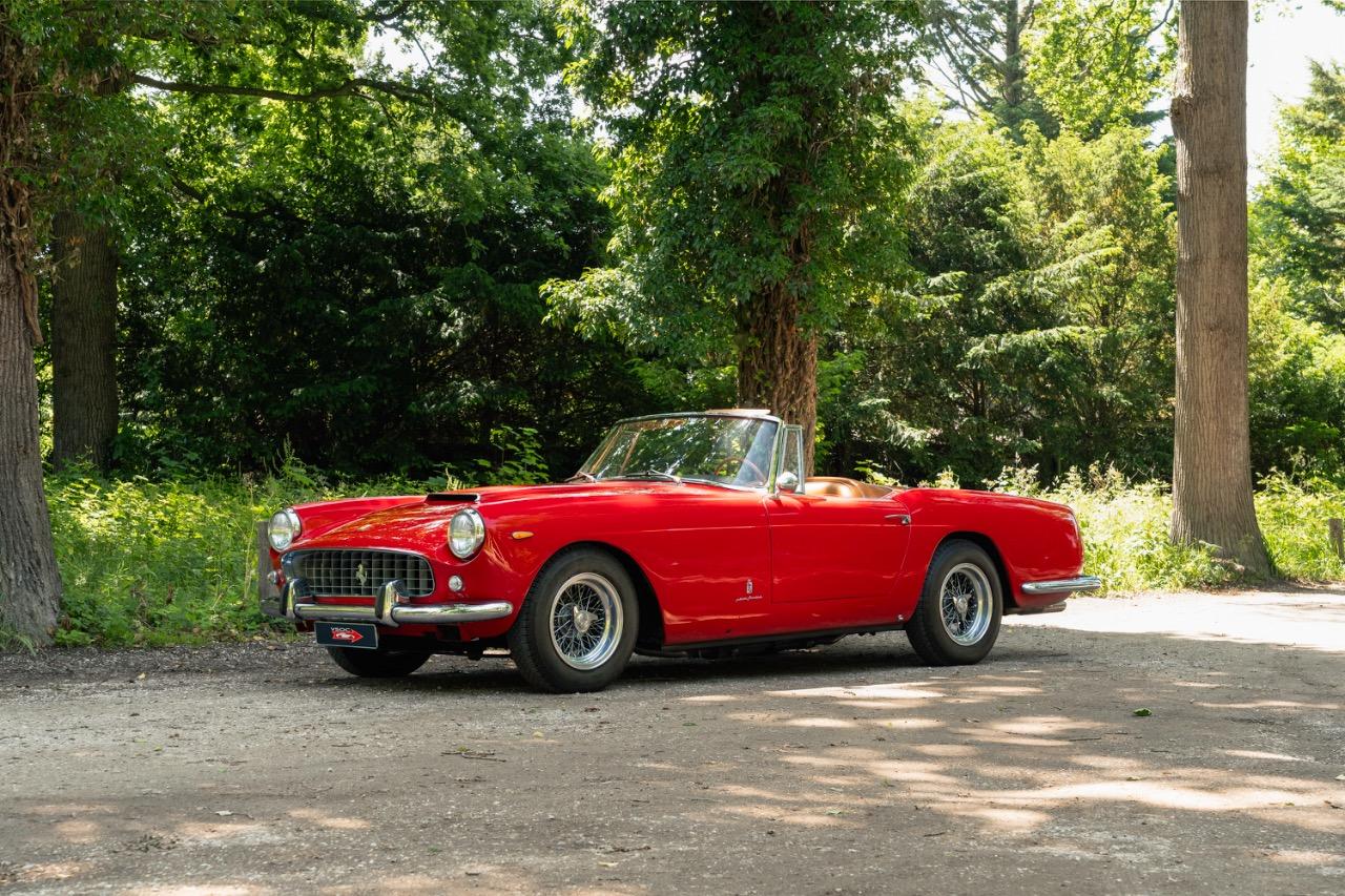 FERRARI 250 GT PF Cabriolet II - 1961 LesAnciennes.com