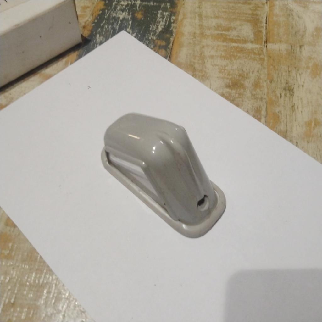 Citroën 2CV cabochon arrière neuf LesAnciennes.com