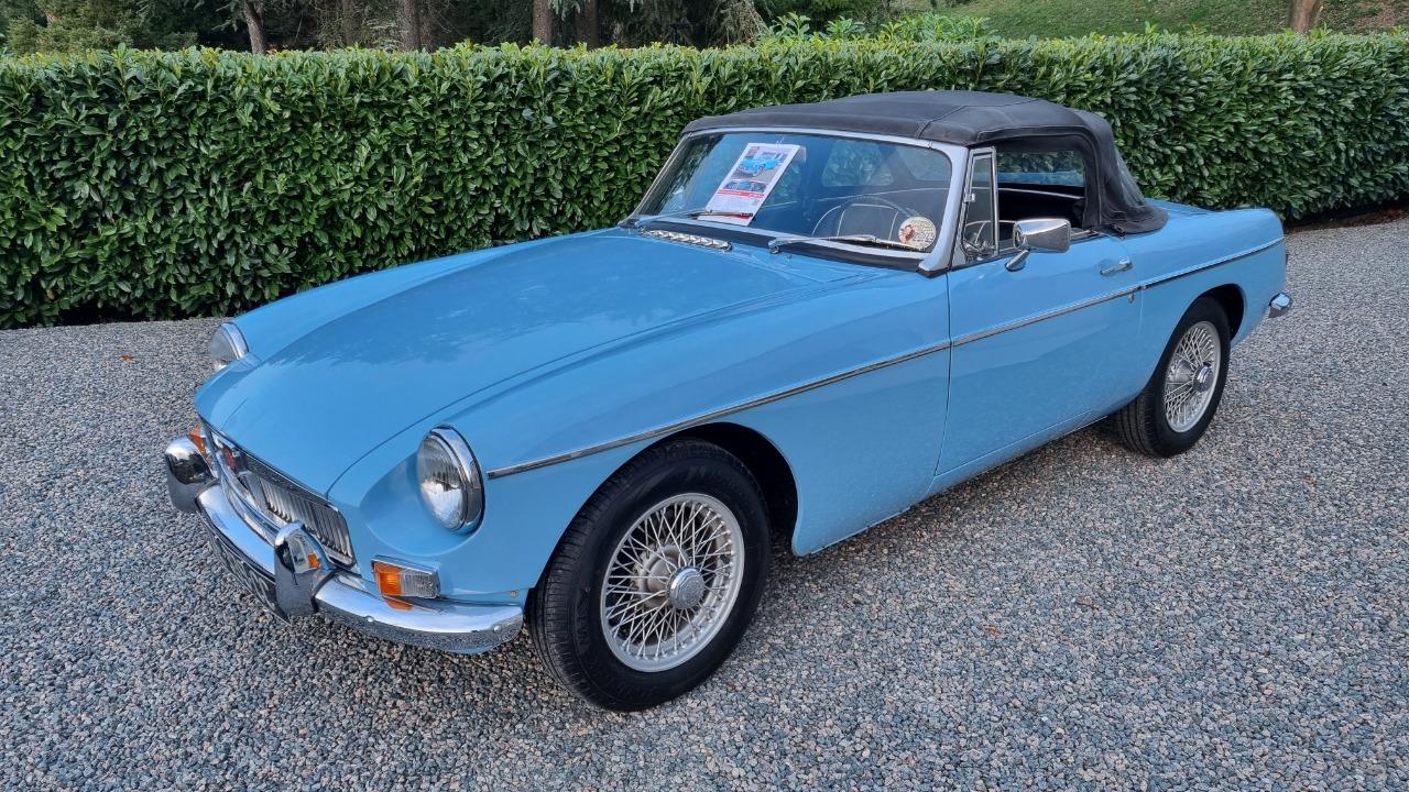 MG MGB Mk1 roadster - 1963 LesAnciennes.com
