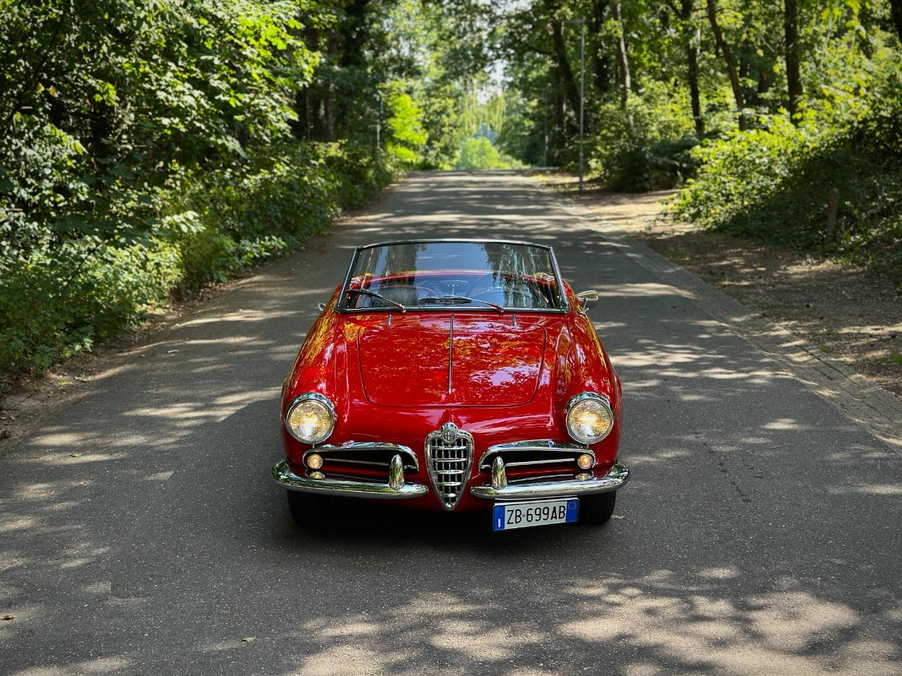 ALFA ROMEO Giulietta Spider 750D - 1957 LesAnciennes.com