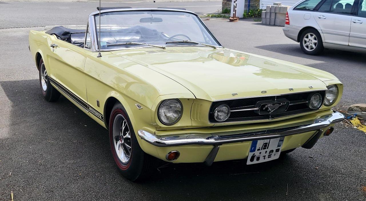 FORD Mustang GT Code A V8 289Ci - 1965 LesAnciennes.com