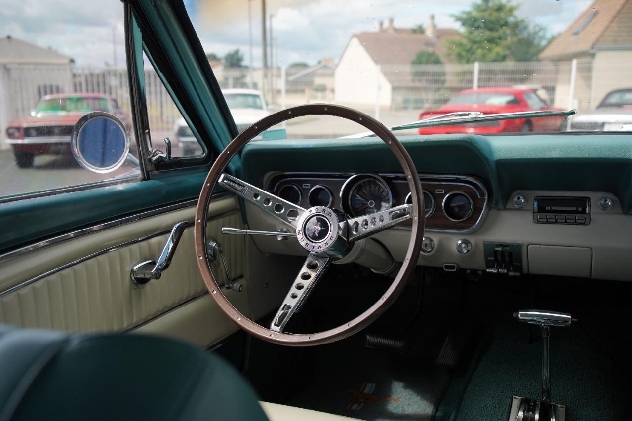 FORD Mustang 289ci - 1966 LesAnciennes.com