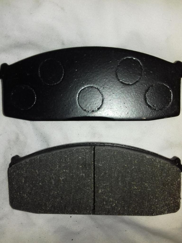 Plaquettes NISSAN STANZA LesAnciennes.com