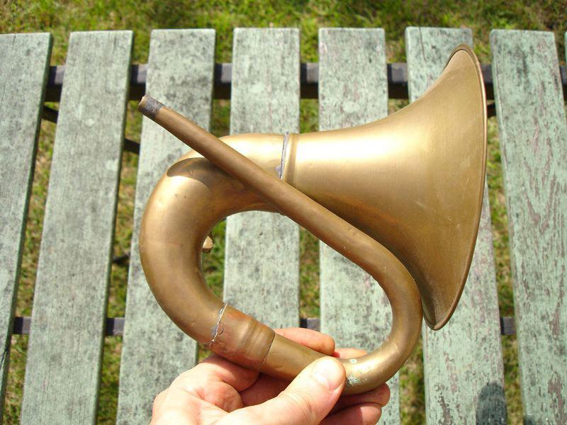 Ancien klaxon trompette laiton cornet LesAnciennes.com