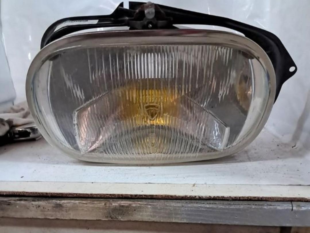 Phare droit Amplilux pour PEUGEOT 204 Berline LesAnciennes.com