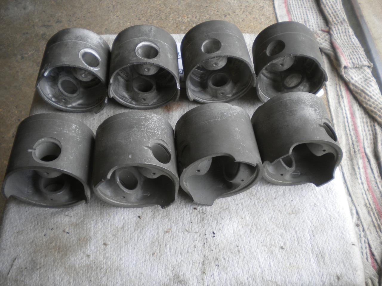 Pistons RENAULT lot de 8 pistons a usiner LesAnciennes.com