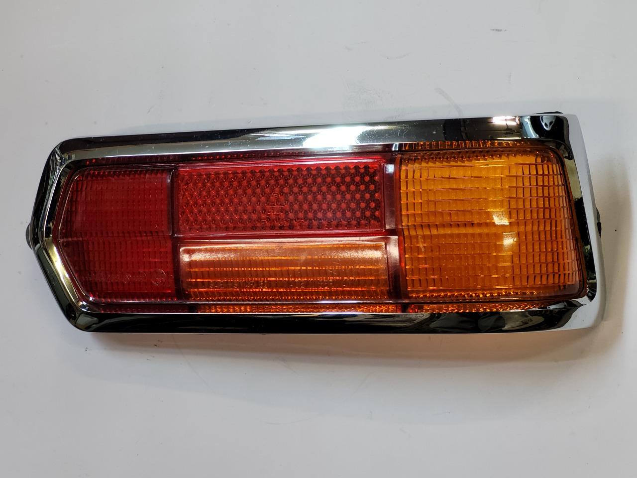 Feu AR droit Mercedes 280 SE Type W108 LesAnciennes.com