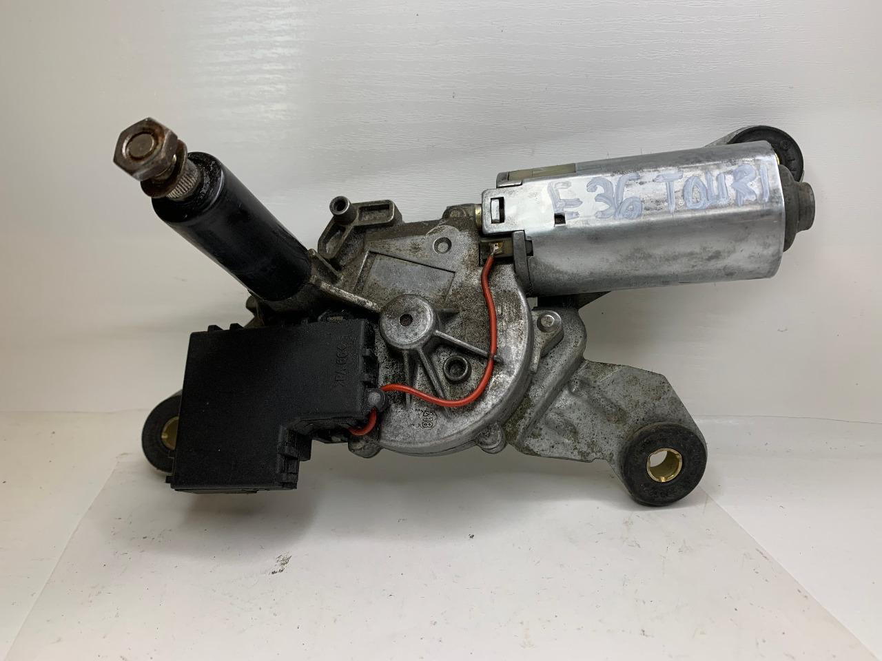 Moteur d'essuie-glace lunette AR.BMW E 36 TURING LesAnciennes.com