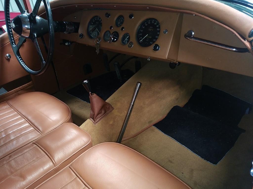 JAGUAR XK120 ROADSTER - 1952 LesAnciennes.com