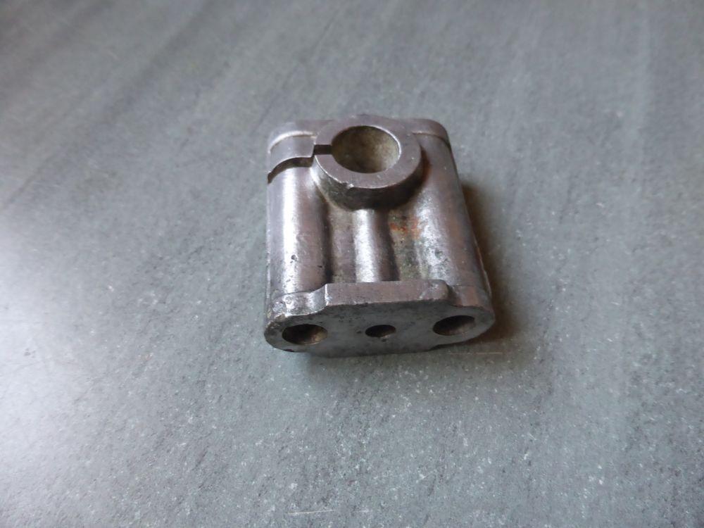 Support d'axe des culbuteurs 461.778. LesAnciennes.com