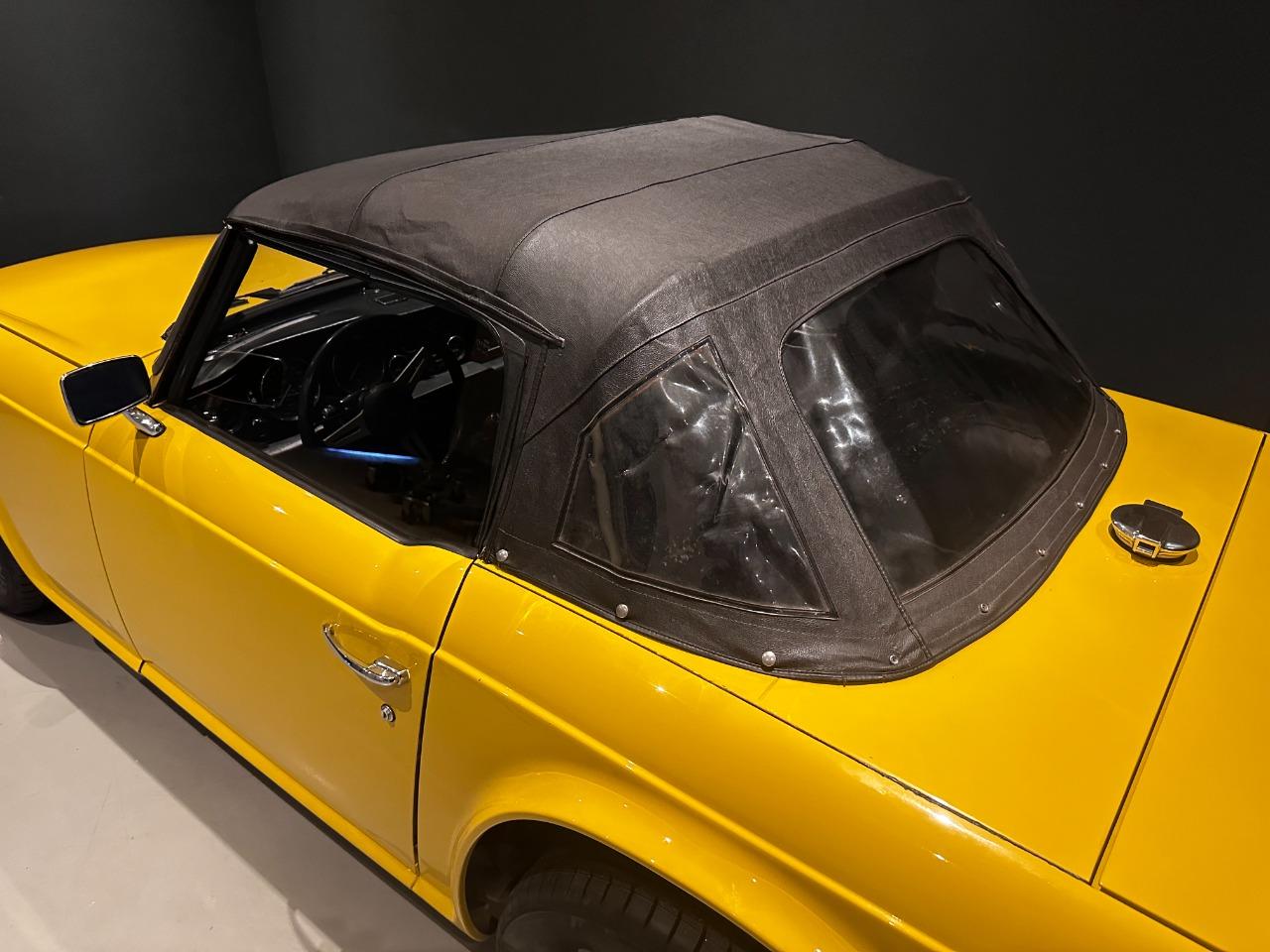 TRIUMPH TR6 C - 1976 LesAnciennes.com