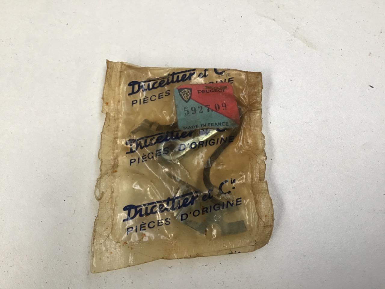 VIS PLATINÉS NEUFS PEUGEOT 504/404 LesAnciennes.com