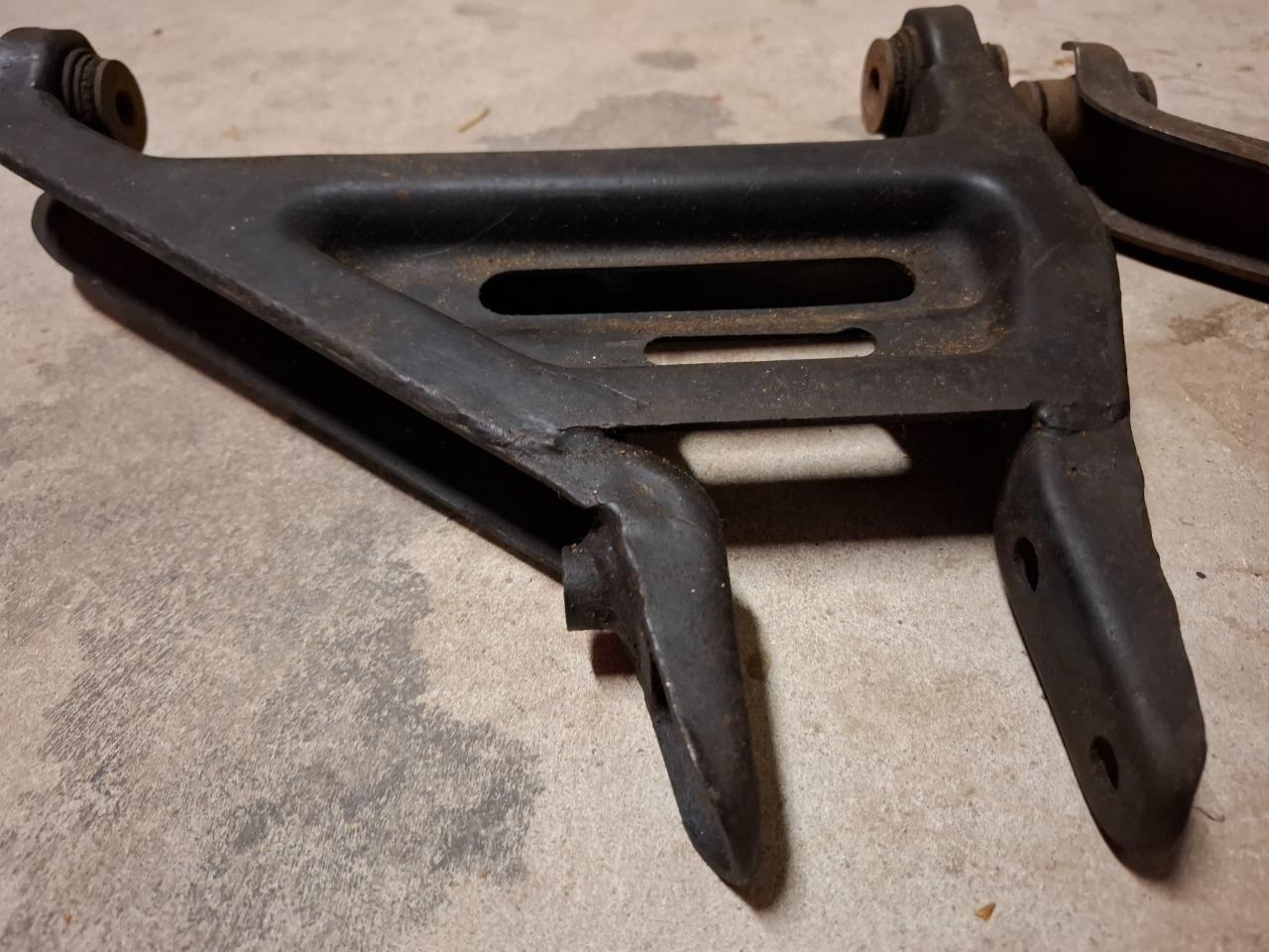 FERRARI Dino 246 gt triangles avants gauche LesAnciennes.com