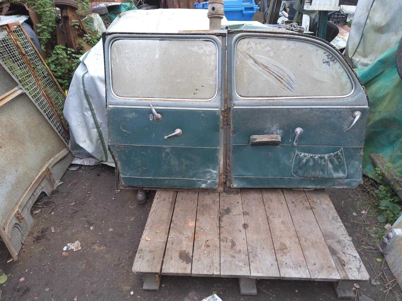 Lot de pièces PEUGEOT 203 familliale break LesAnciennes.com