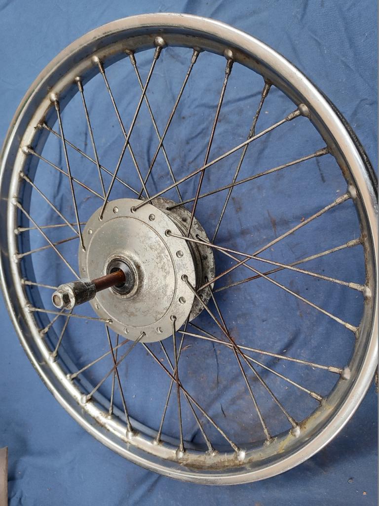 Roue Avant HONDA CB 125 S CBS complète LesAnciennes.com