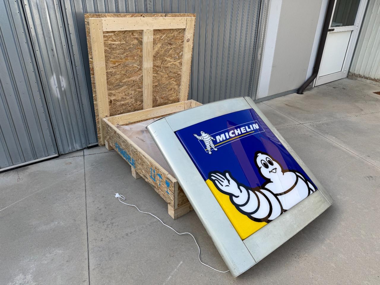 Enseigne du concessionnaire Michelin LesAnciennes.com