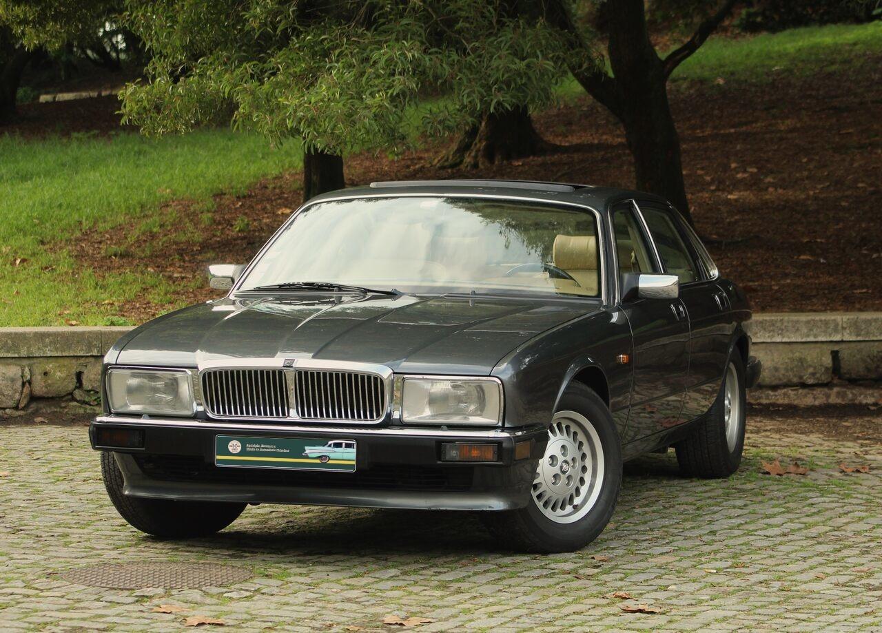 JAGUAR XJ40 3.2 Sovereign - 1992 LesAnciennes.com