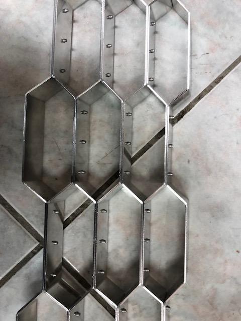 Calandre inférieure arrière pour Lamborghini Miura LesAnciennes.com