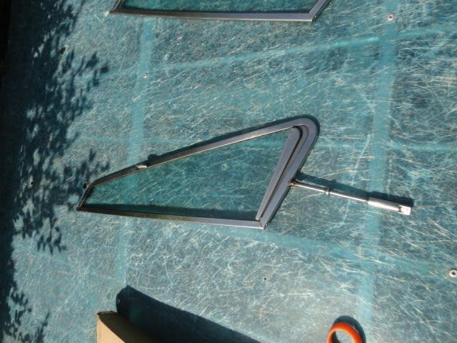 Vitres triangle avant pour Fiat Dino 2400 Coupè LesAnciennes.com