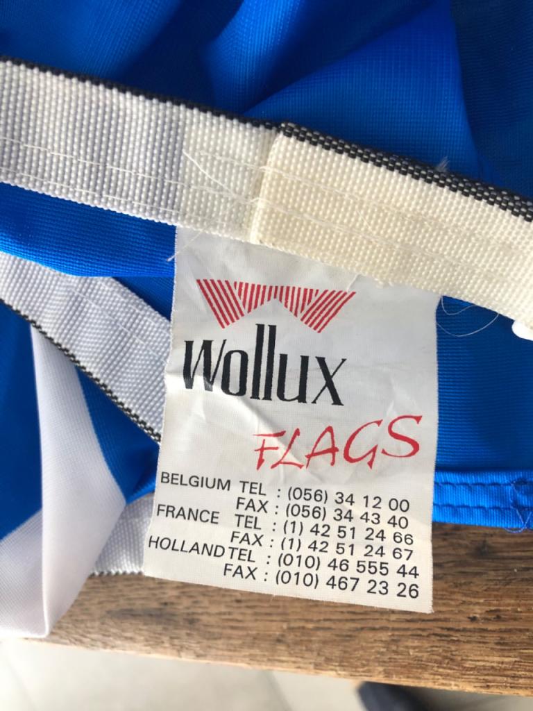 Drapeau publicitaire subaru LesAnciennes.com