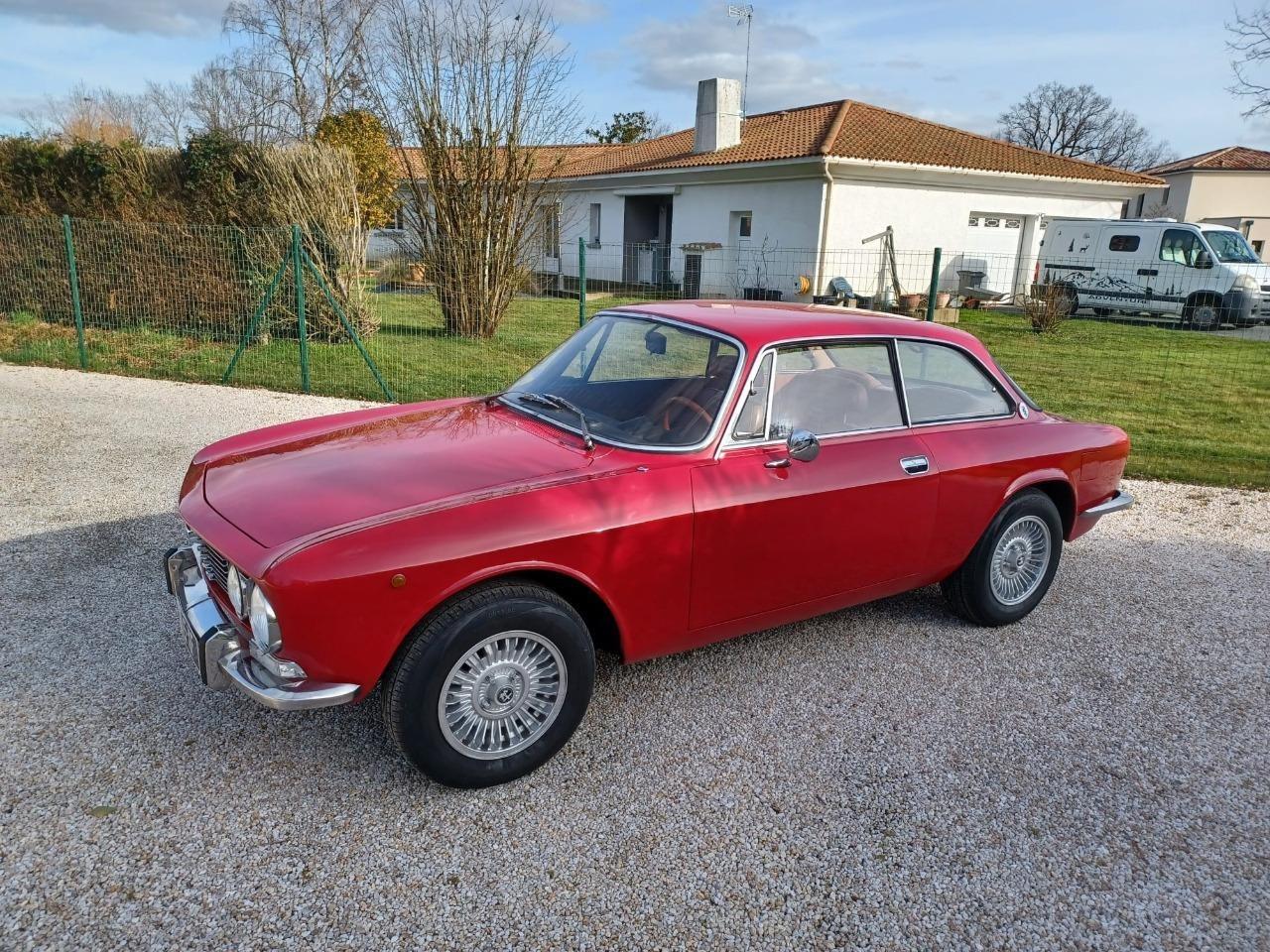 ALFA ROMEO 2000 Bertone - 1970 LesAnciennes.com