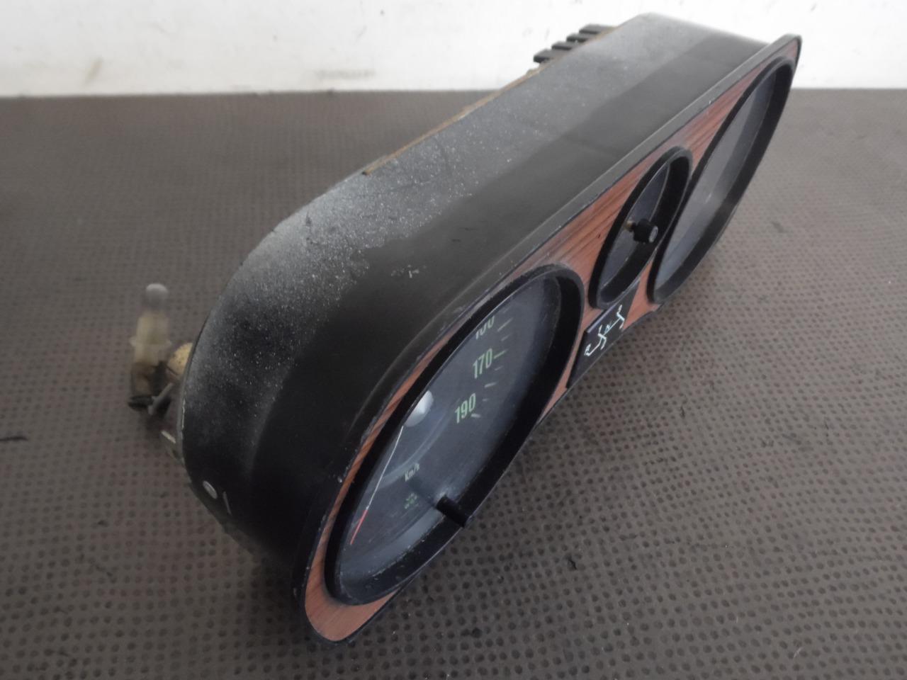 Combine d'instruments AUDI 80 B1 LesAnciennes.com