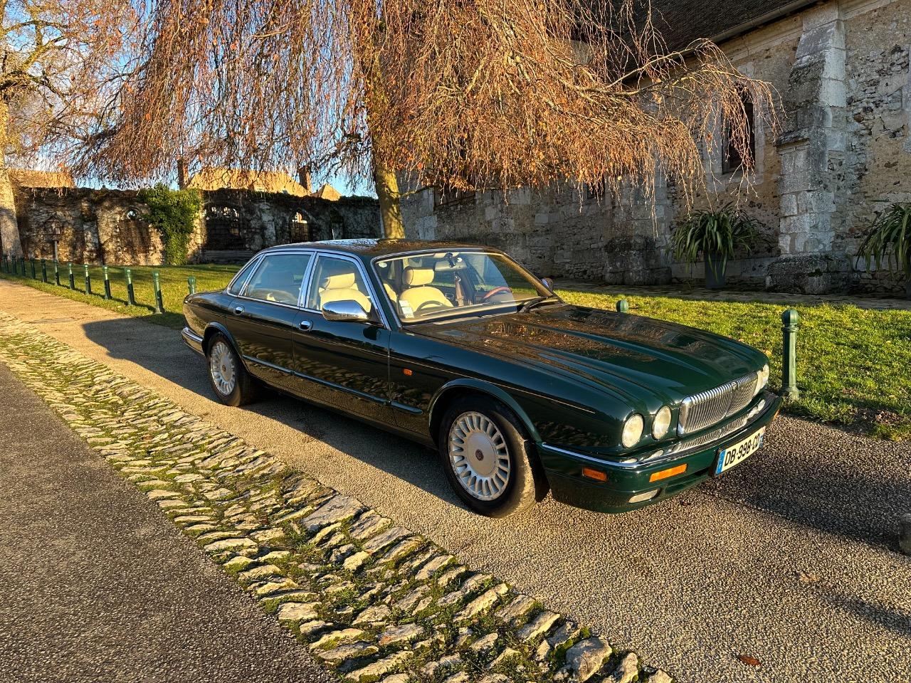 DAIMLER Double Six - 1995 LesAnciennes.com
