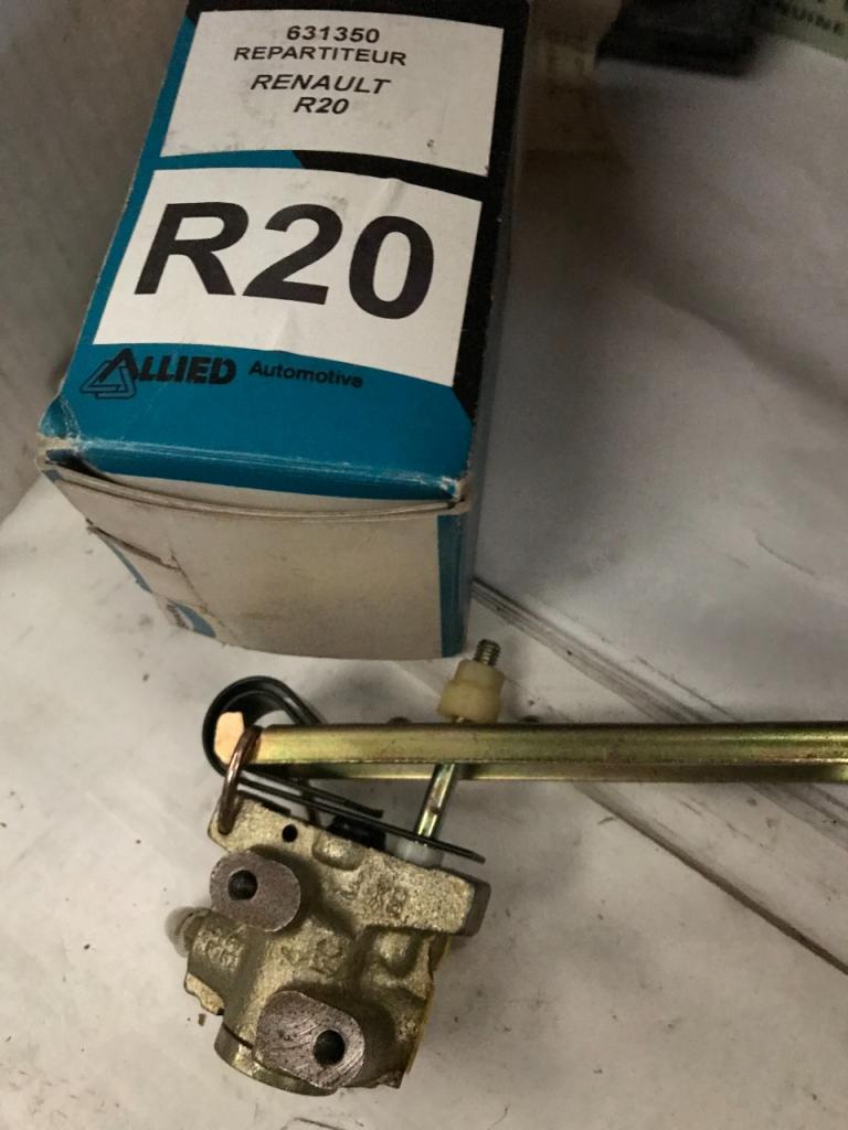 Répartiteur RENAULT 20 (R20) LesAnciennes.com