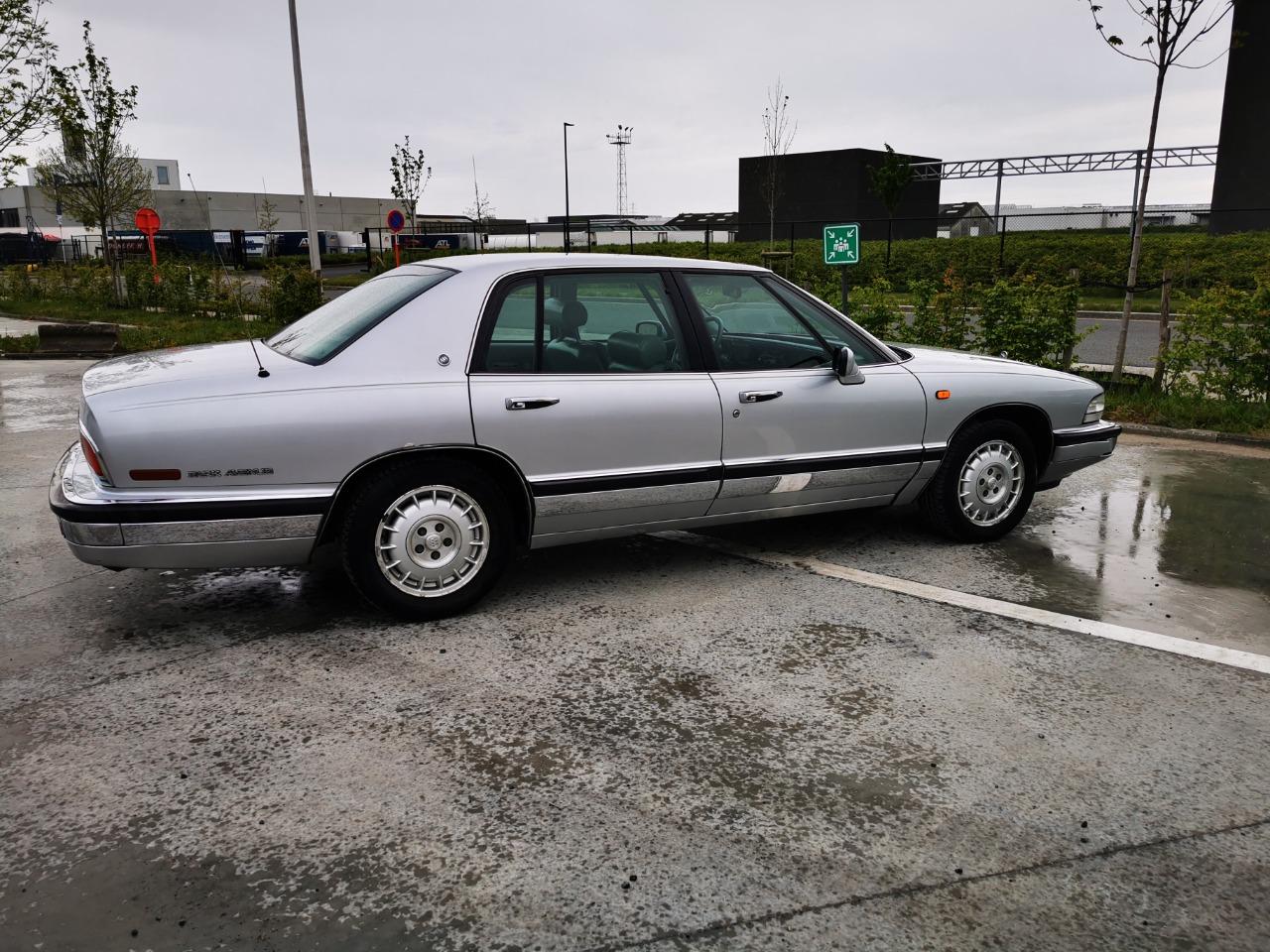 BUICK PARK AVENUE V6 - 3.8 - SERIE 1 - 1992 LesAnciennes.com