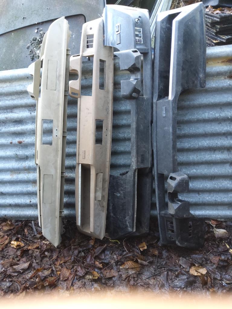 Lot de pièces RENAULT 4 (R4) LesAnciennes.com
