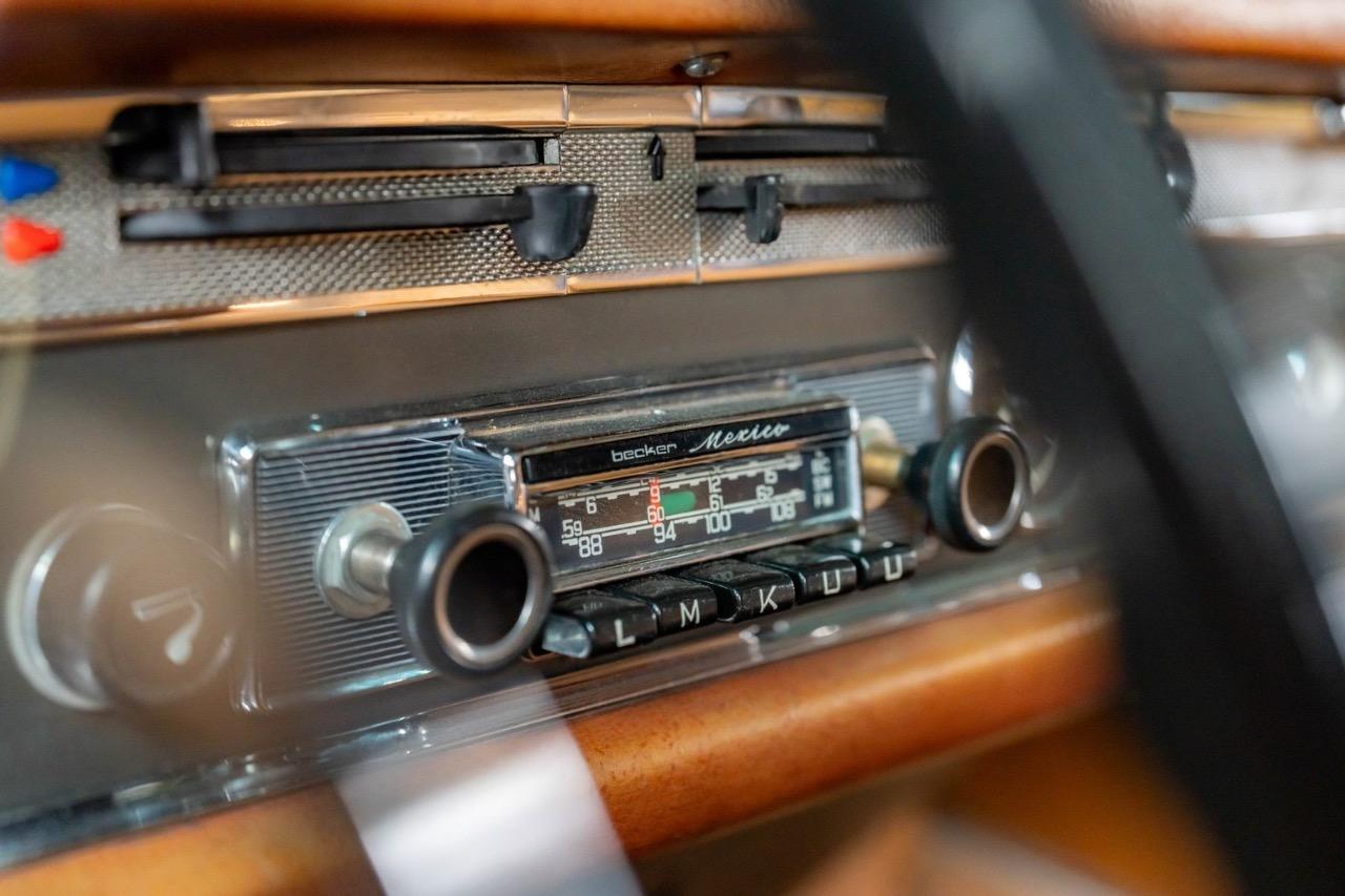 MERCEDES 250 SL Pagode - 1967 LesAnciennes.com