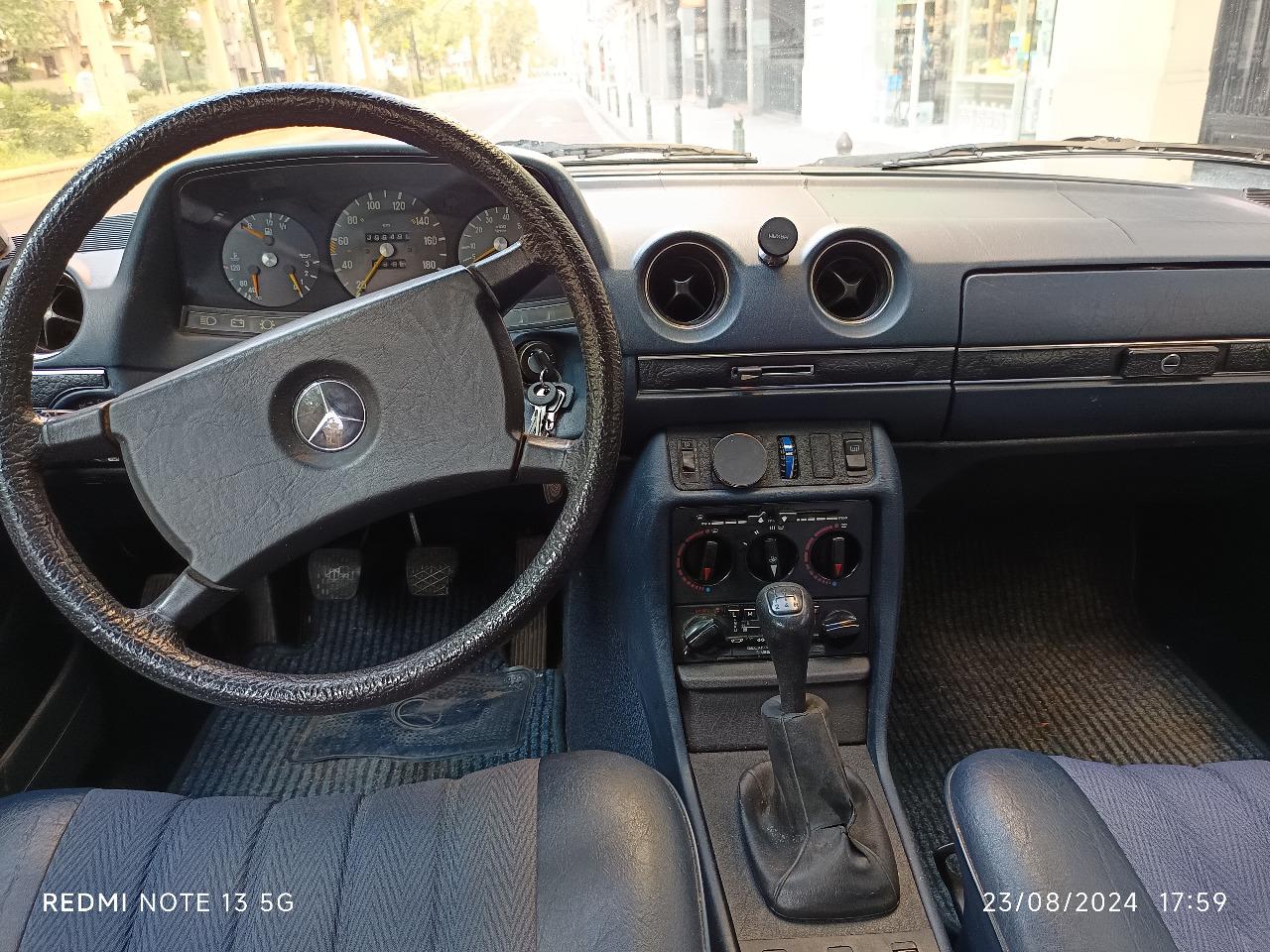 MERCEDES 230 E - 1982 LesAnciennes.com