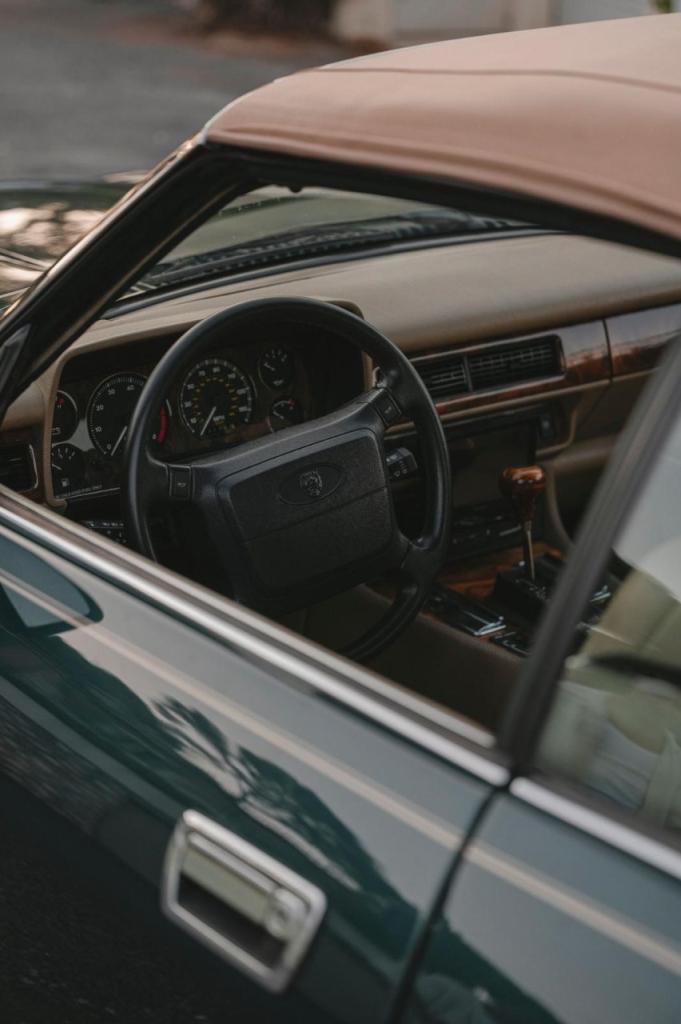 JAGUAR XJS Cabriolet - 1994 LesAnciennes.com