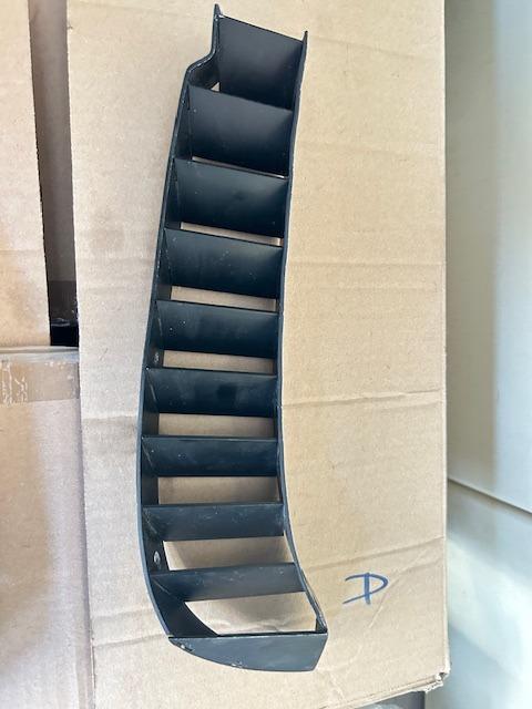 Grilles latérales de capot avant Ferrari F40 LesAnciennes.com