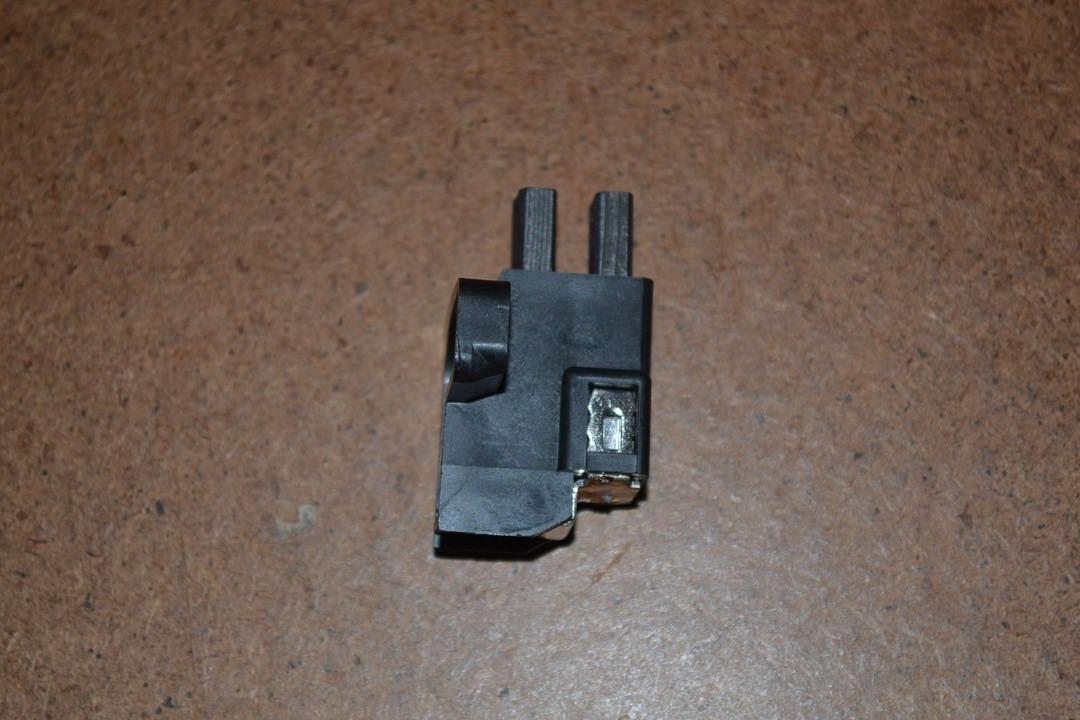Porte charbons + charbons RENAULT 12 (R12) LesAnciennes.com