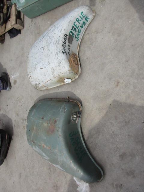 Rèservoirs d' essence Jaguar XJ6 s3 LesAnciennes.com