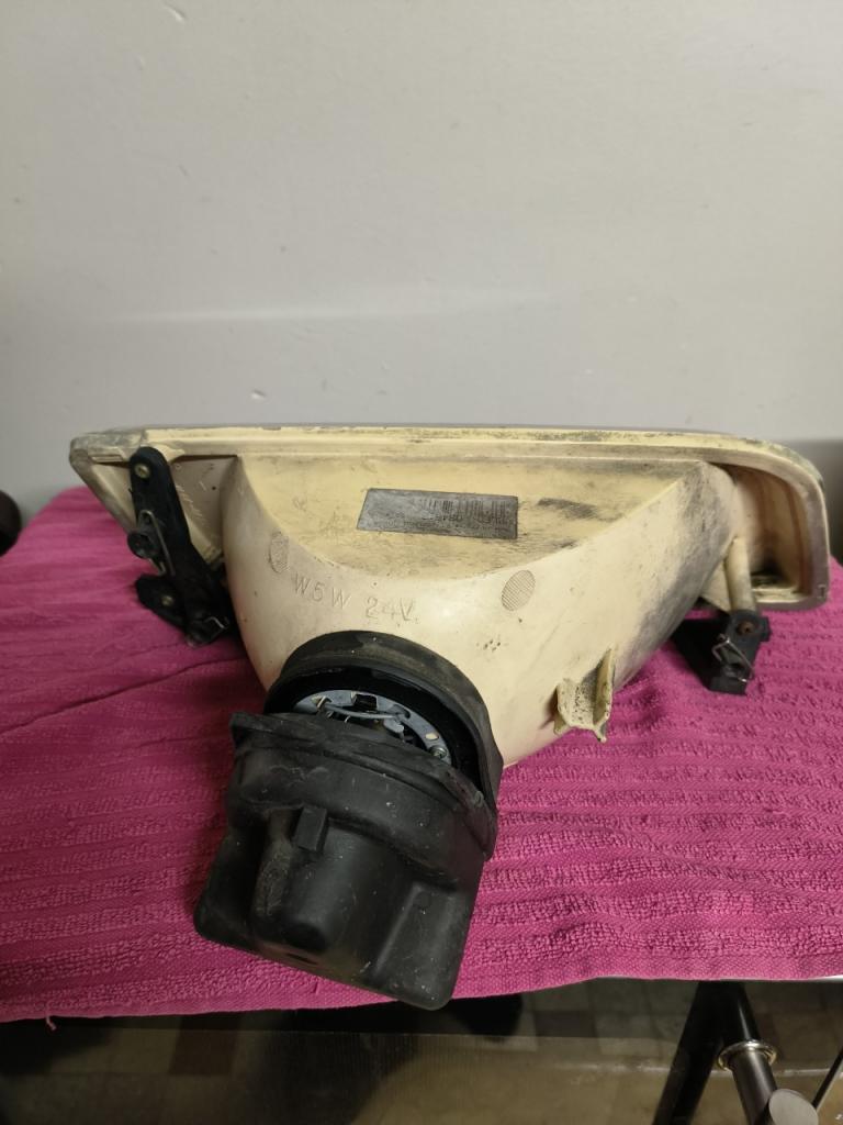 Citroën ZX phare avant gauche LesAnciennes.com