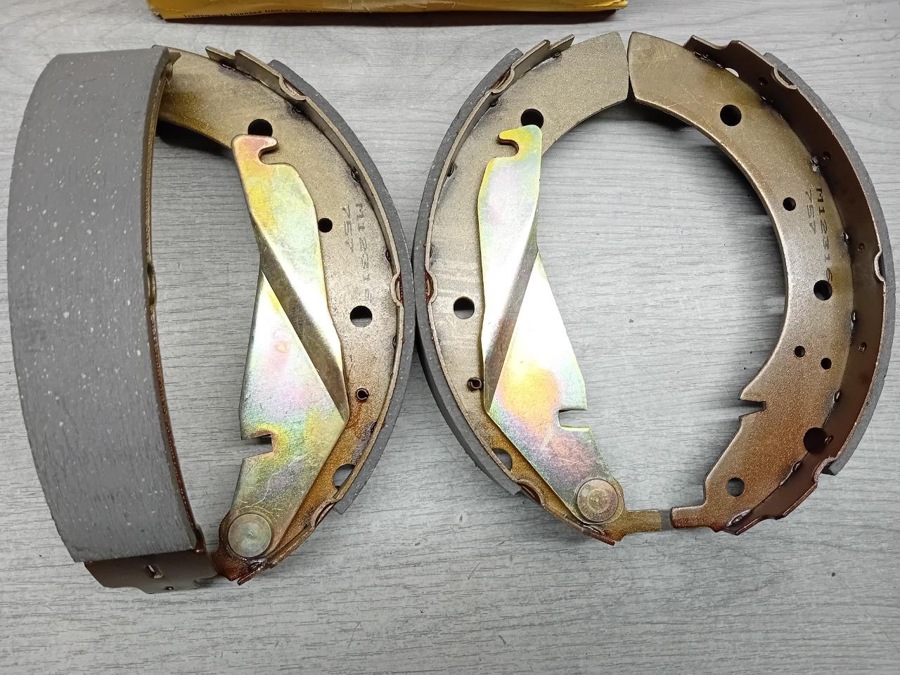 GS8209 MACHOIRES FREIN AR 250X42 BMW 518 520 524 LesAnciennes.com