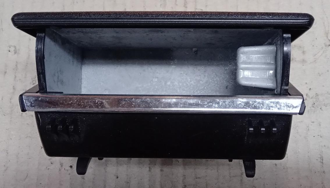 Cendrier MERCEDES W124 300 LesAnciennes.com