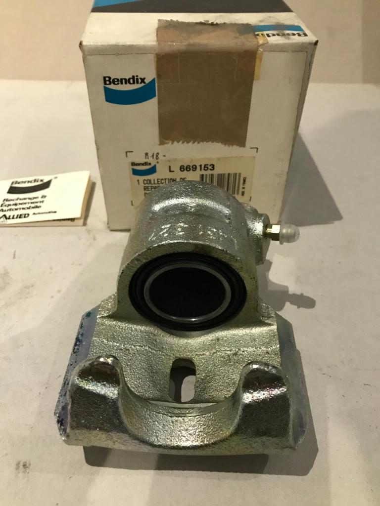 Etrier avant gauche RENAULT 18 (R18) LesAnciennes.com