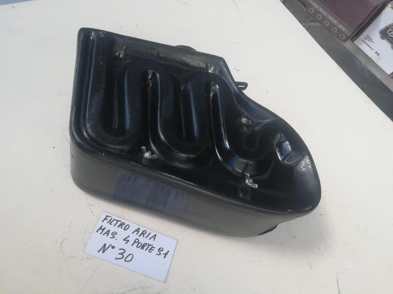 Boîtier filtre à air sous l'aile Maserati Qtp s1 LesAnciennes.com