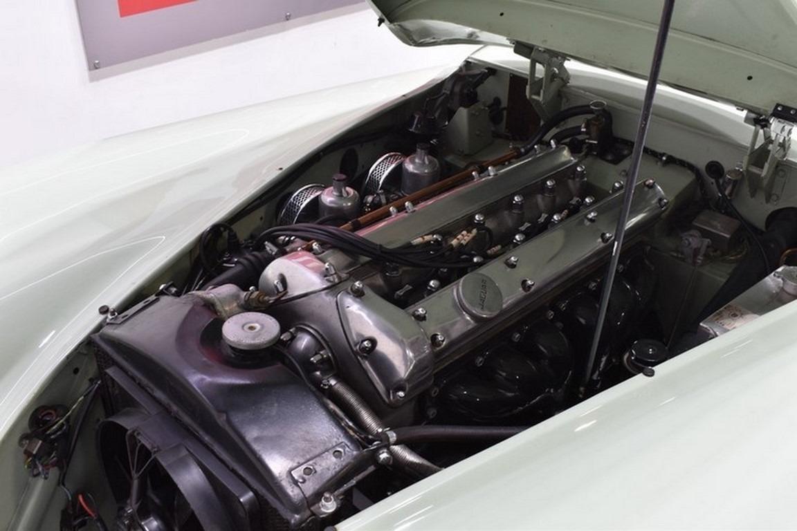 JAGUAR XK120 Cabriolet - 1953 LesAnciennes.com