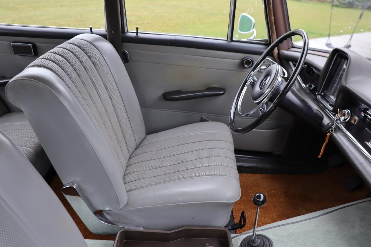 MERCEDES-BENZ 200-serie 230 S W110 - 1967 LesAnciennes.com