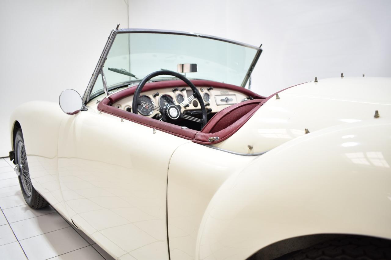 MG MGA 1500 - 1957 LesAnciennes.com