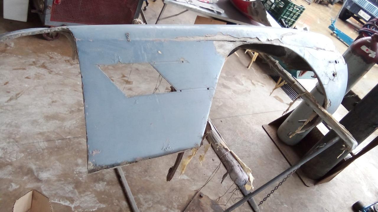 Garde-boue avant droit pour Maserati Mistral LesAnciennes.com