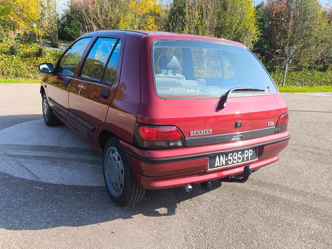 RENAULT Clio 1.8 RT baccara - 1994 LesAnciennes.com