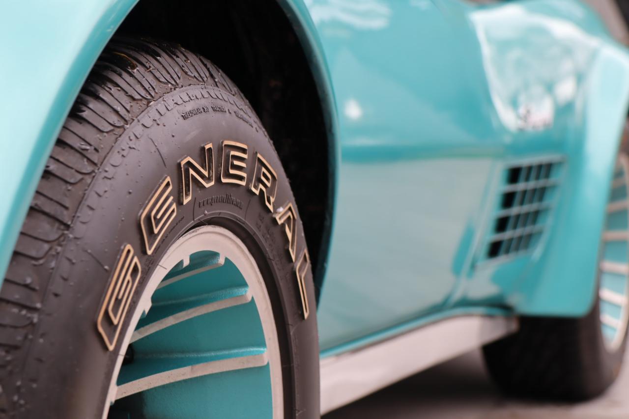 CHEVROLET Corvette C3 Stingray - 1972 LesAnciennes.com